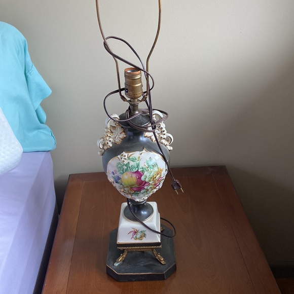 Antique painted porcelain lamp w flowers Victorian look - Picture 4 of 12